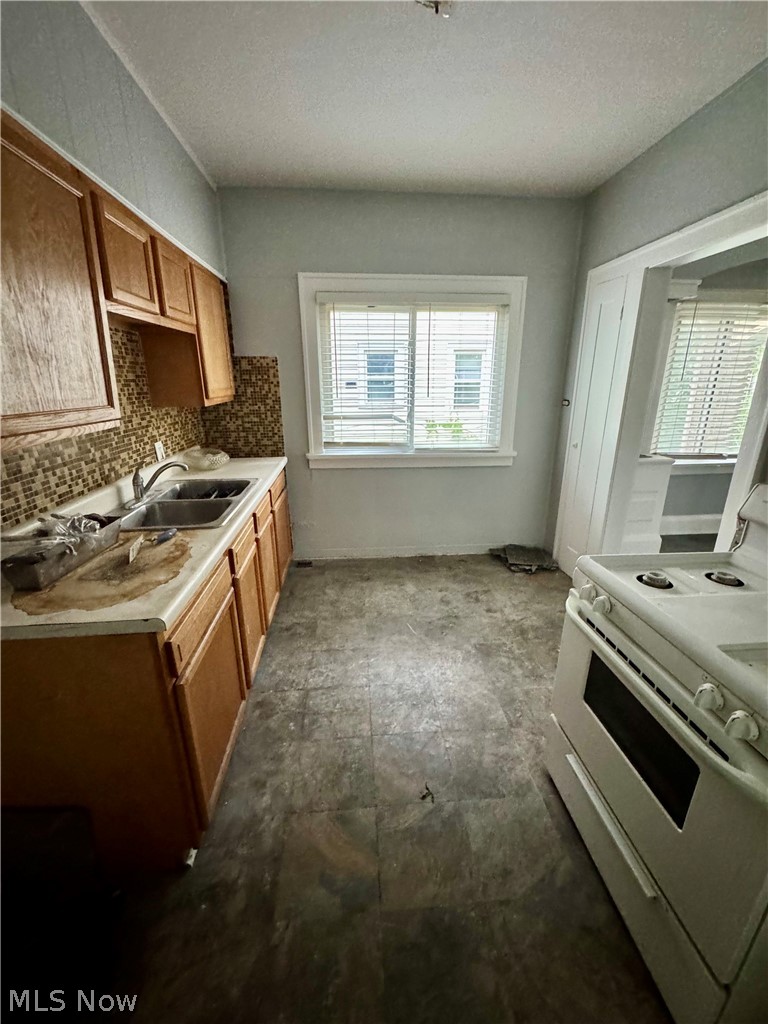 1541 Glenmont Road East Cleveland OH 44118