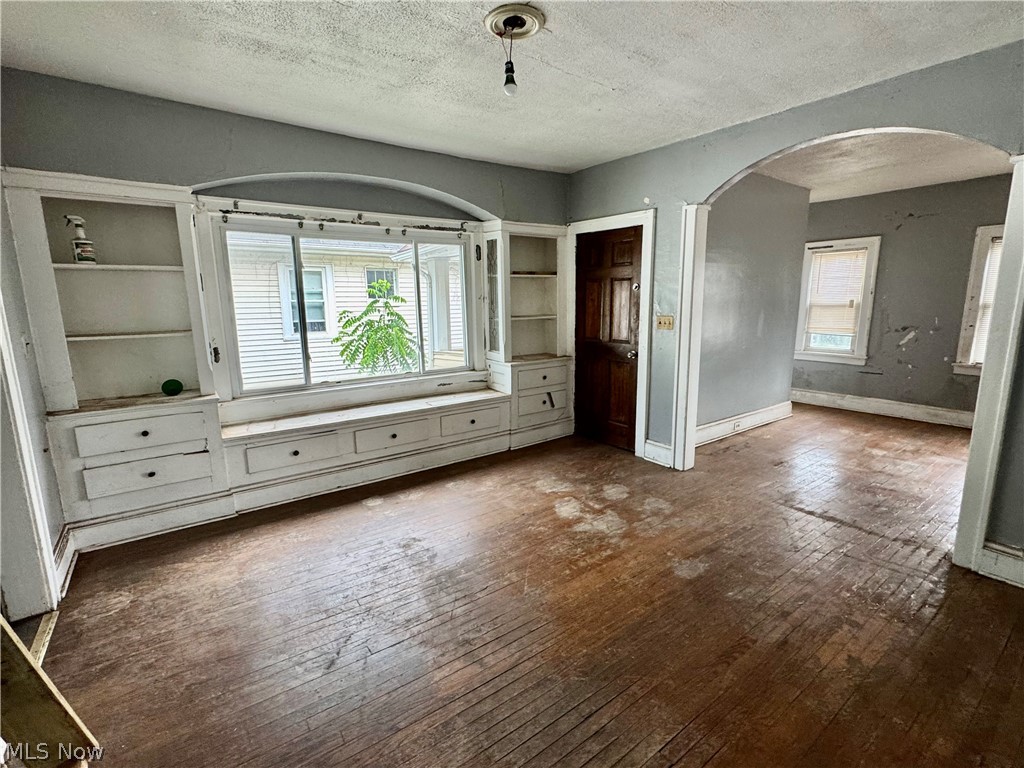 1541 Glenmont Road East Cleveland OH 44118