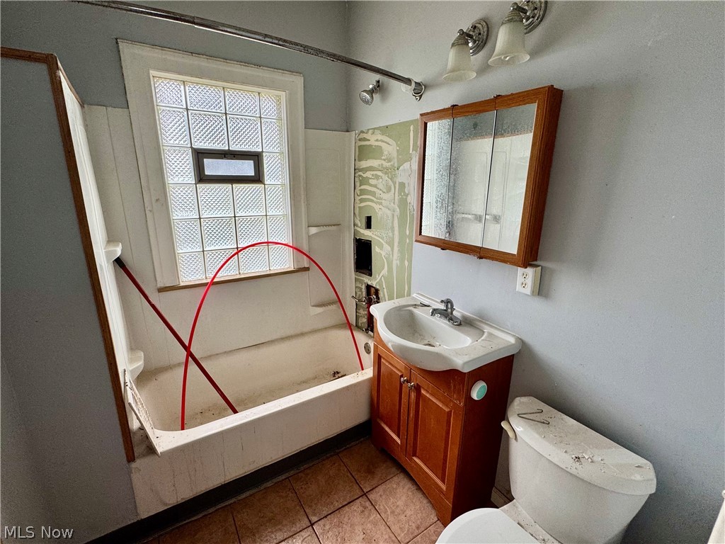 1541 Glenmont Road East Cleveland OH 44118