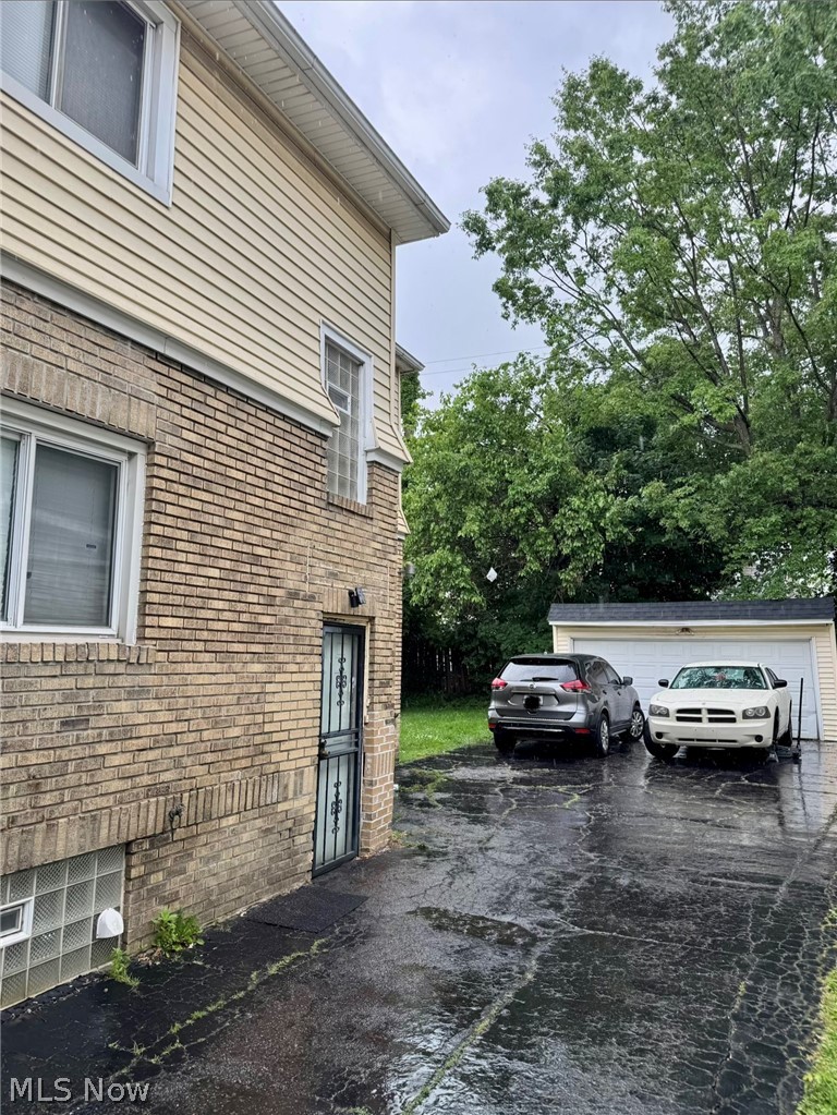 1541 Glenmont Road East Cleveland OH 44118