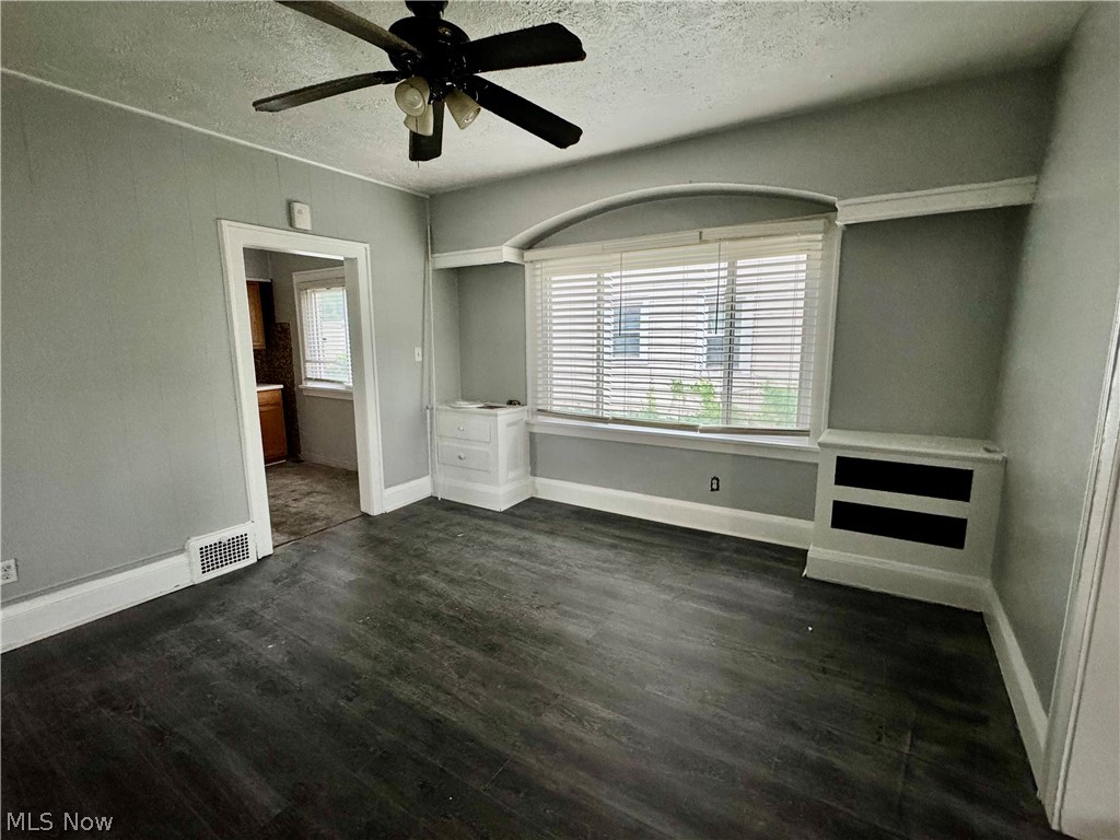 1541 Glenmont Road East Cleveland OH 44118