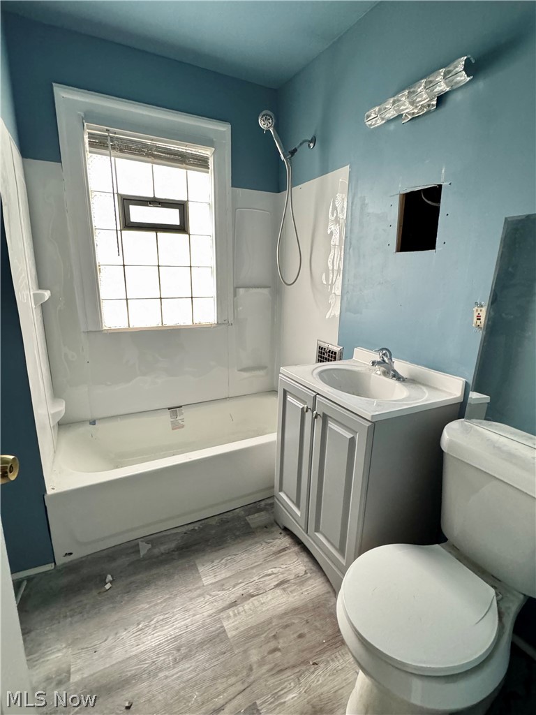 1541 Glenmont Road East Cleveland OH 44118