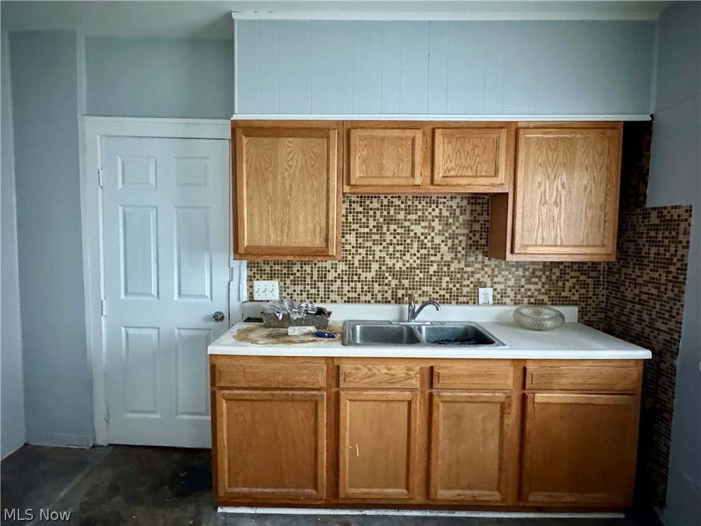 1541 Glenmont Road East Cleveland OH 44118