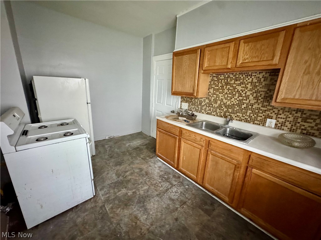 1541 Glenmont Road East Cleveland OH 44118