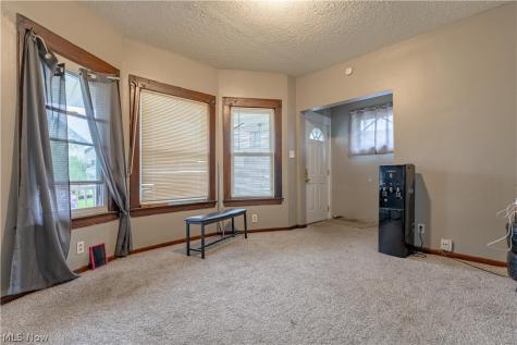 4619 Pearse Avenue Newburgh Heights OH 44105