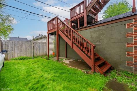 Pearse Avenue Newburgh Heights OH 44105