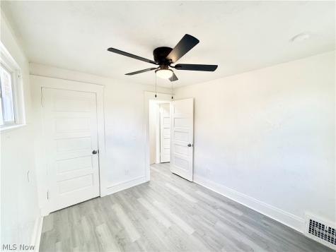 4025 Henritze Avenue Cleveland OH 44109