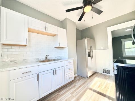 4025 Henritze Avenue Cleveland OH 44109