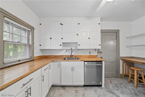 3140 Meadowbrook Boulevard Cleveland Heights OH 44118