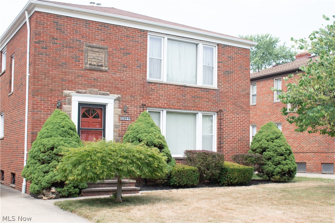 5589 Mayfield Road Lyndhurst OH 44124