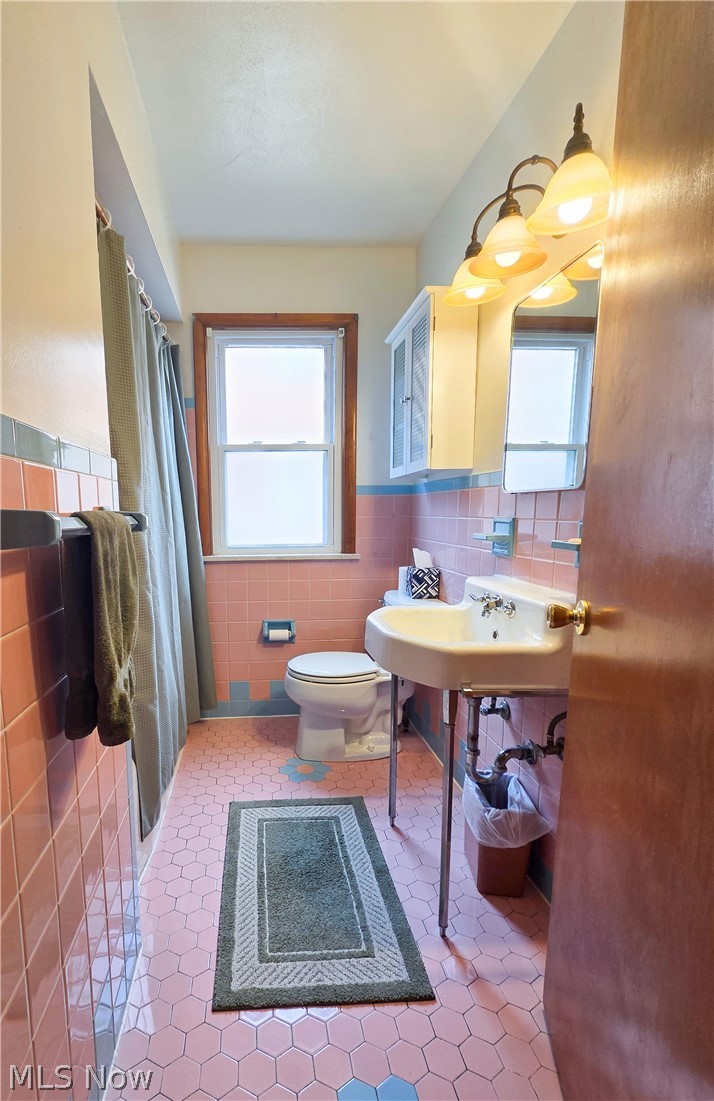5589 Mayfield Road Lyndhurst OH 44124