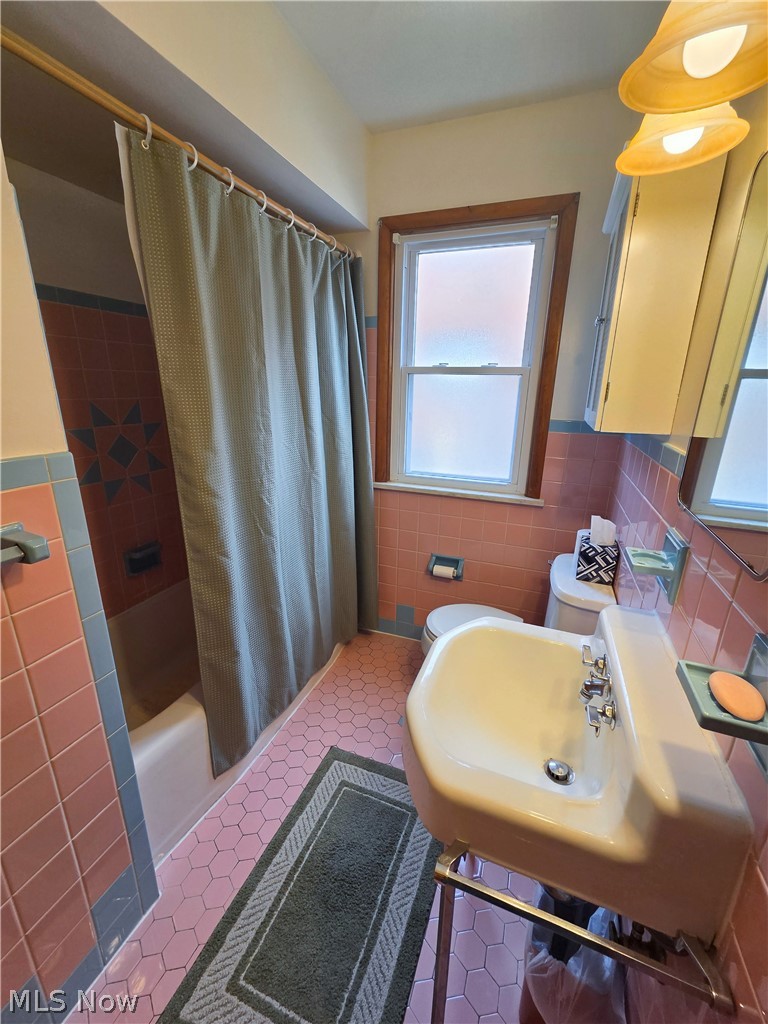 5589 Mayfield Road Lyndhurst OH 44124