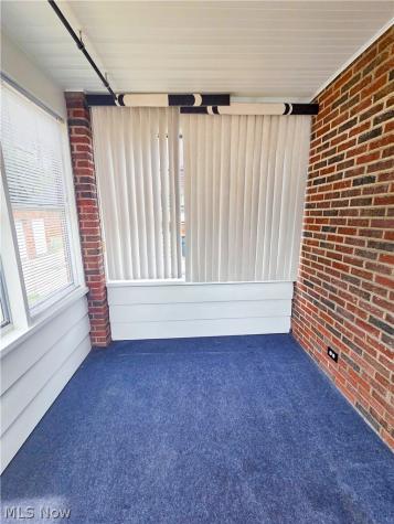 5589 Mayfield Road Lyndhurst OH 44124
