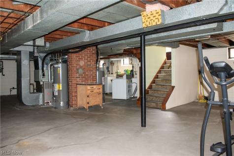 5589 Mayfield Road Lyndhurst OH 44124