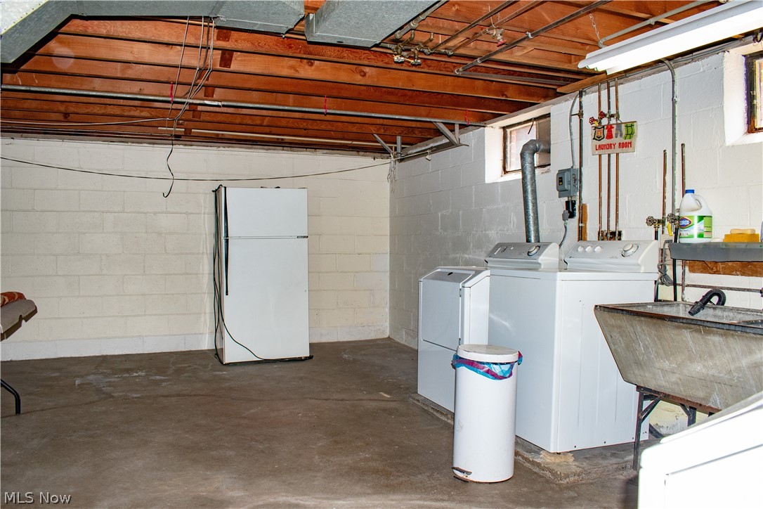 5589 Mayfield Road Lyndhurst OH 44124
