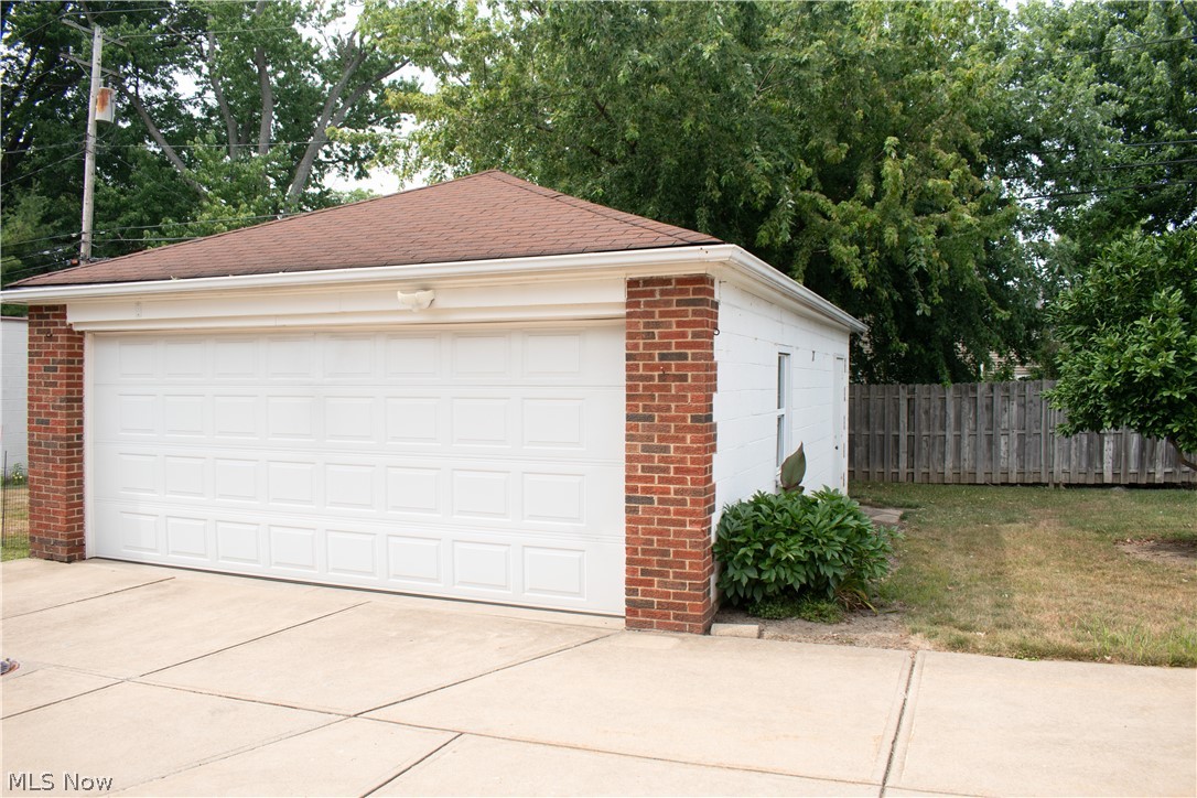 5589 Mayfield Road Lyndhurst OH 44124