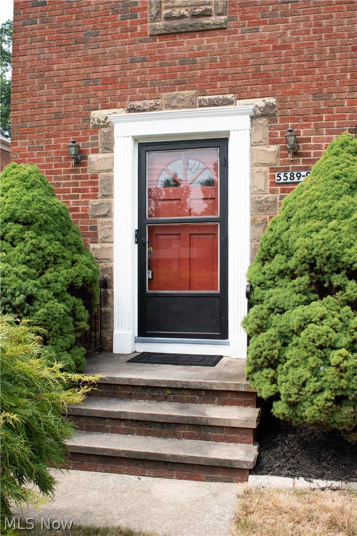 5589 Mayfield Road Lyndhurst OH 44124