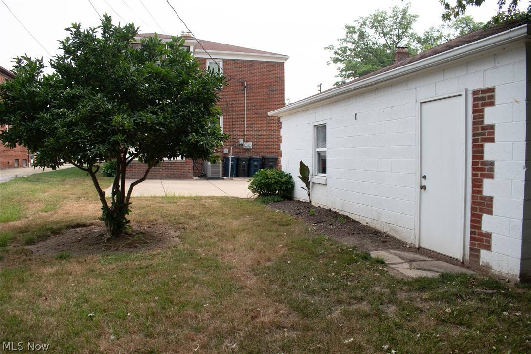 5589 Mayfield Road Lyndhurst OH 44124