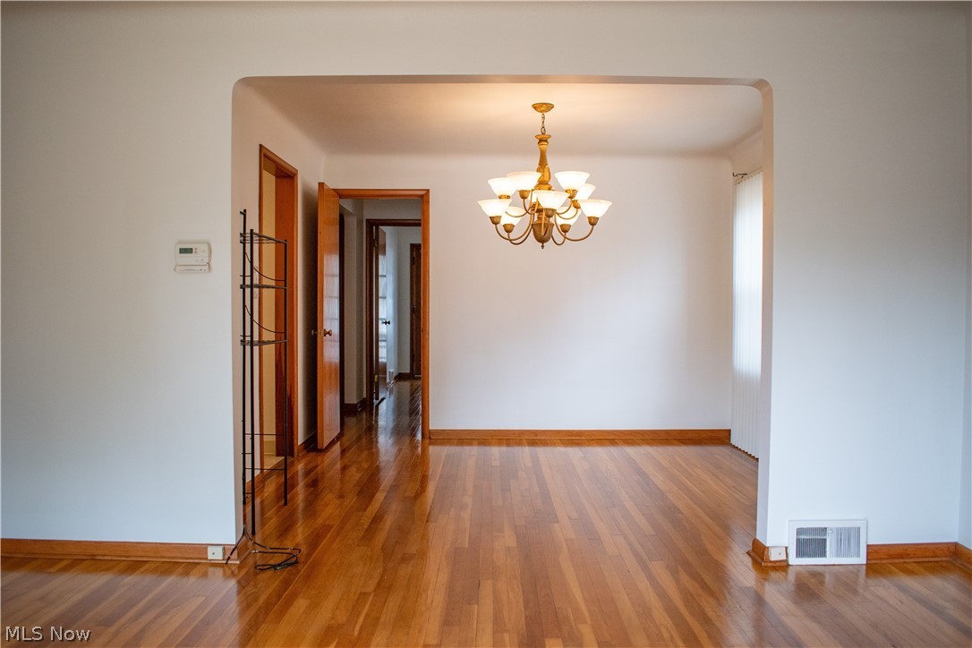 5589 Mayfield Road Lyndhurst OH 44124