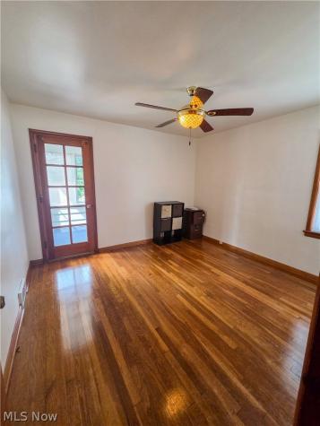 5589 Mayfield Road Lyndhurst OH 44124
