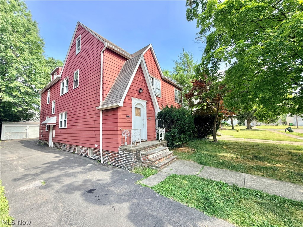 1537 Genesee Road South Euclid OH 44121