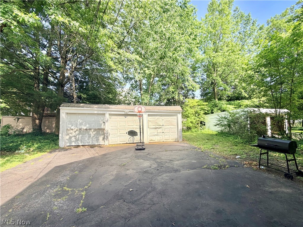 1537 Genesee Road South Euclid OH 44121