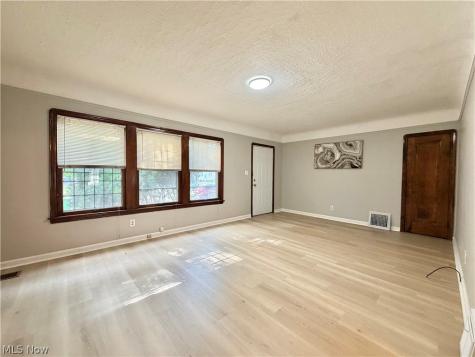 1537 Genesee Road South Euclid OH 44121