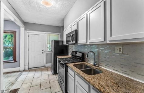 7507 Lawnview Avenue Cleveland OH 44103