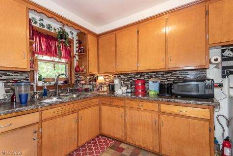 243 W Glendale Street Bedford OH 44146
