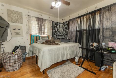 243 W Glendale Street Bedford OH 44146