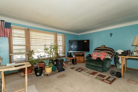243 W Glendale Street Bedford OH 44146