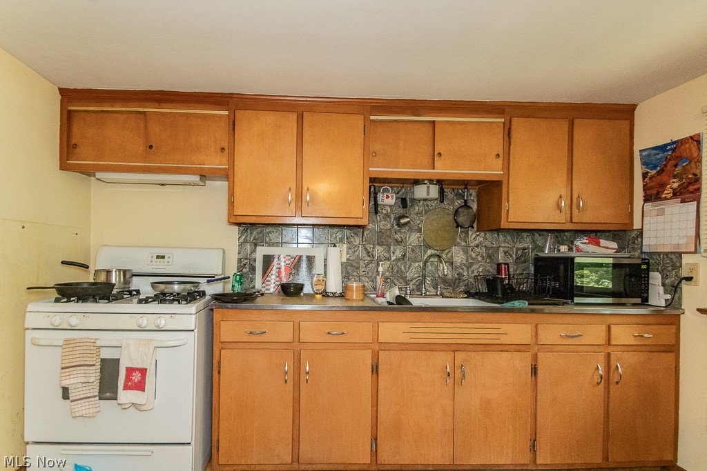 243 W Glendale Street Bedford OH 44146
