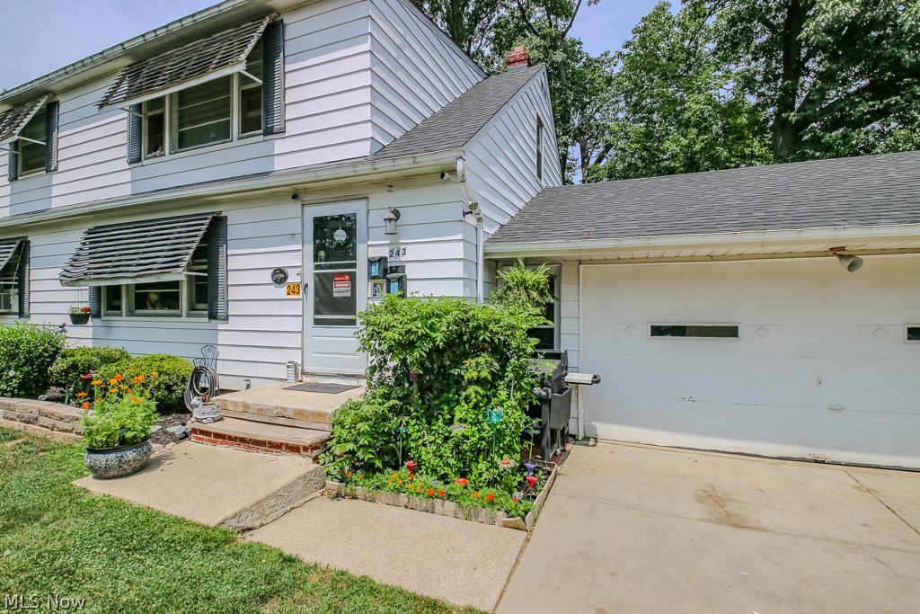 243 W Glendale Street Bedford OH 44146