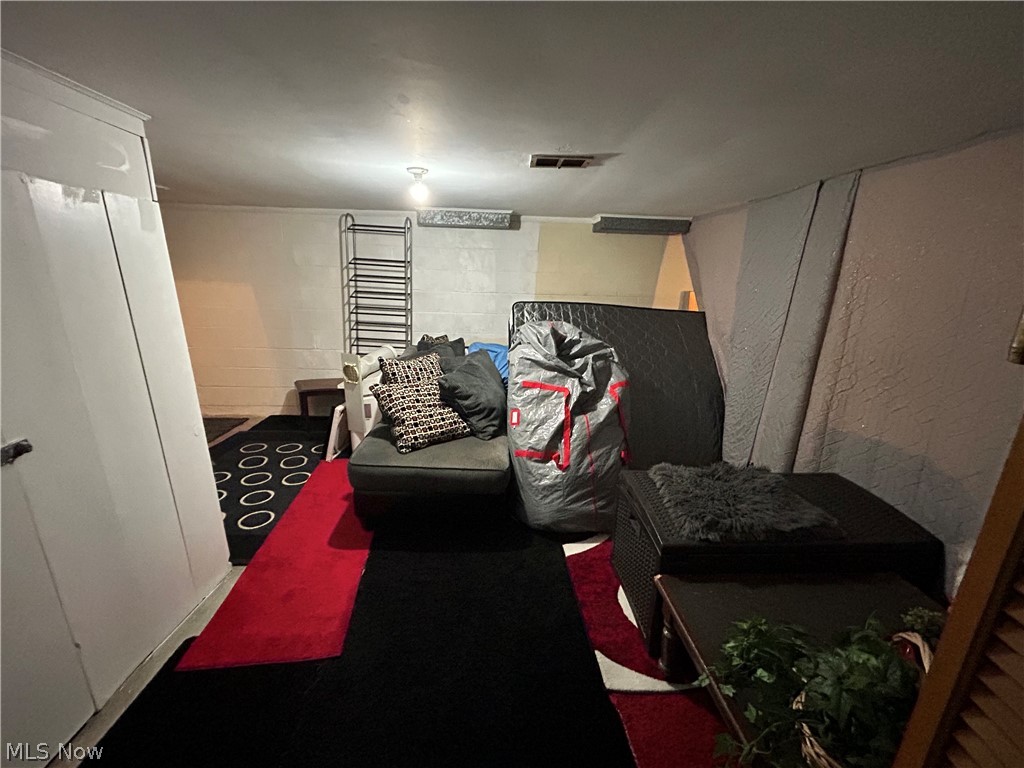 243 W Glendale Street Bedford OH 44146