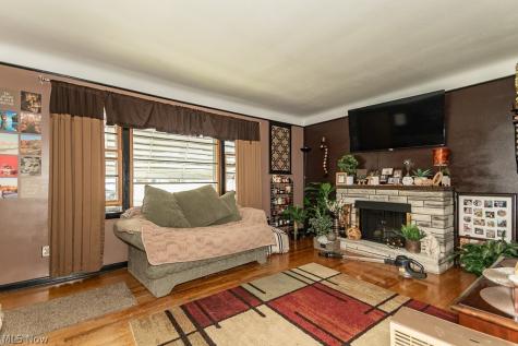243 W Glendale Street Bedford OH 44146