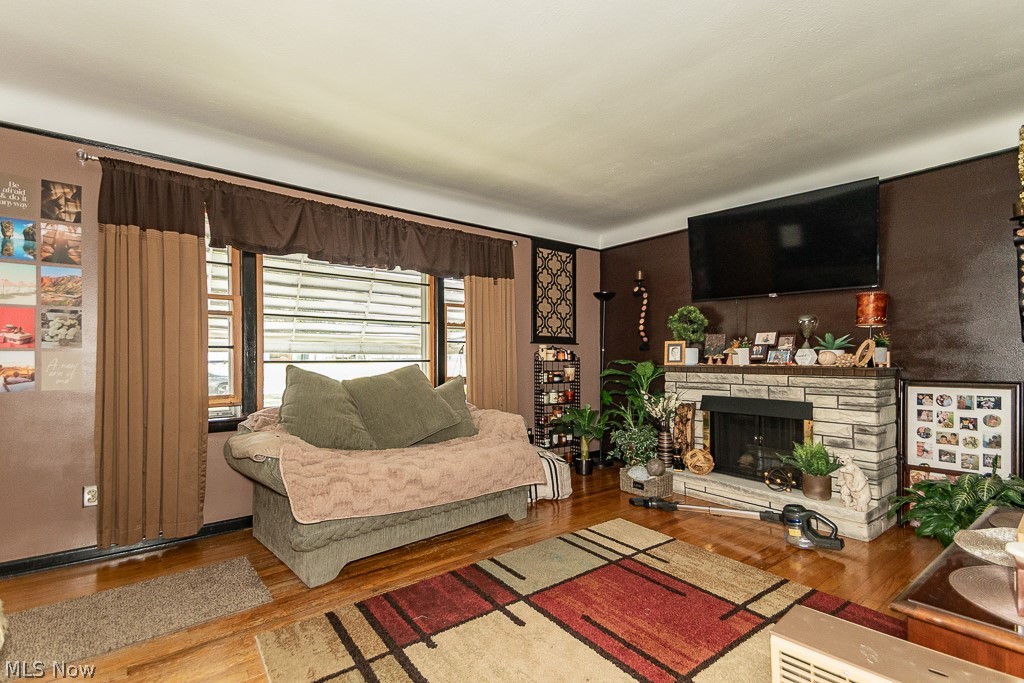 243 W Glendale Street Bedford OH 44146