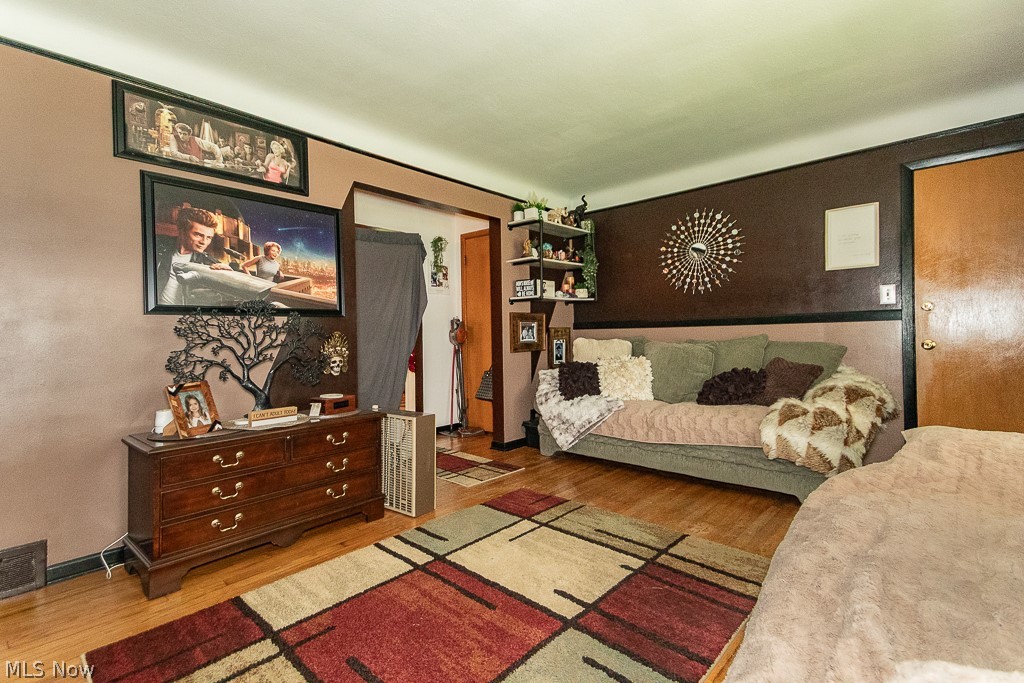 243 W Glendale Street Bedford OH 44146