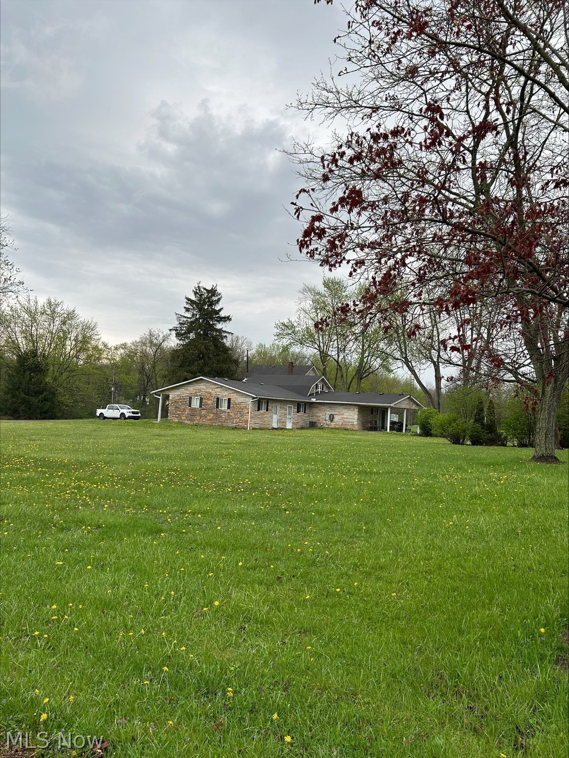 985 Hallock Young Road Warren OH 44481