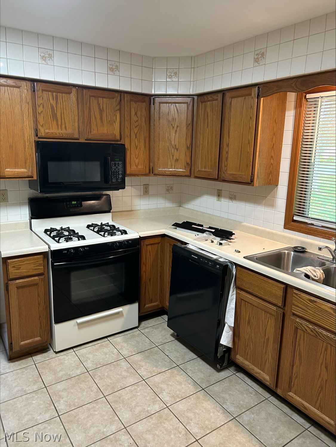 985 Hallock Young Road Warren OH 44481