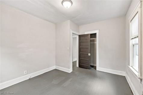 2056 W 101st Street Cleveland OH 44102