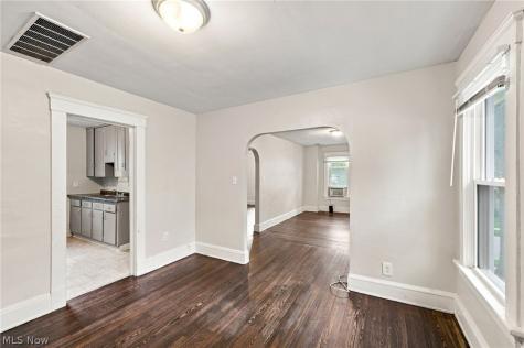 2056 W 101st Street Cleveland OH 44102