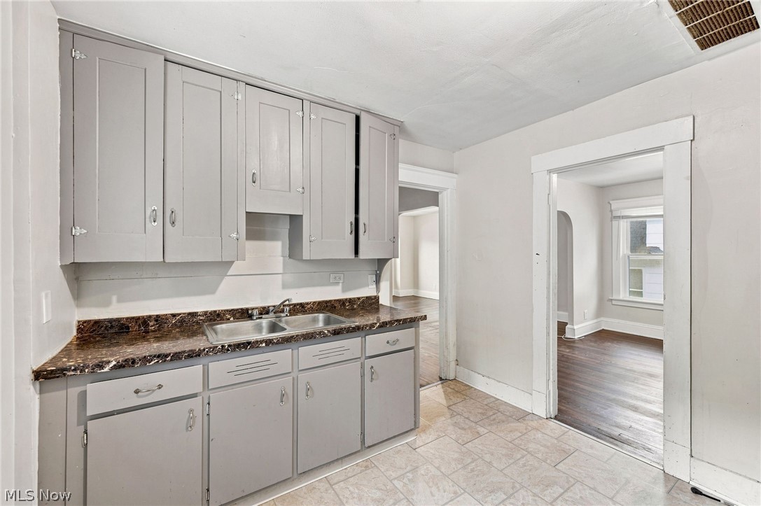2056 W 101st Street Cleveland OH 44102