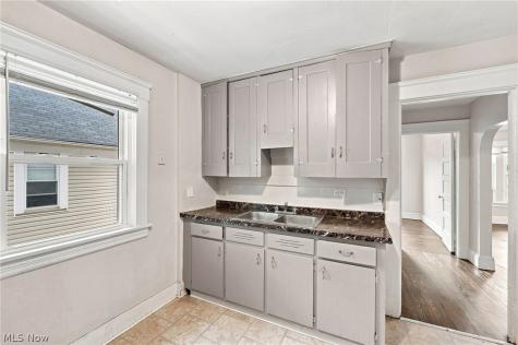 2056 W 101st Street Cleveland OH 44102