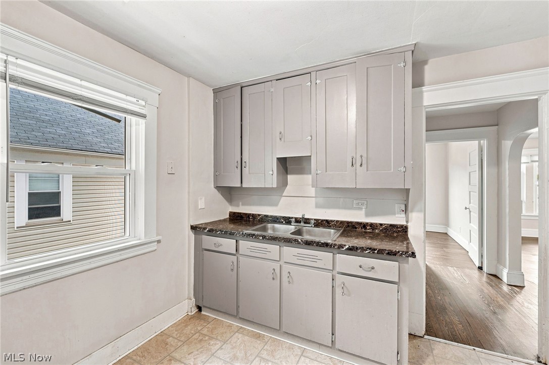 2056 W 101st Street Cleveland OH 44102
