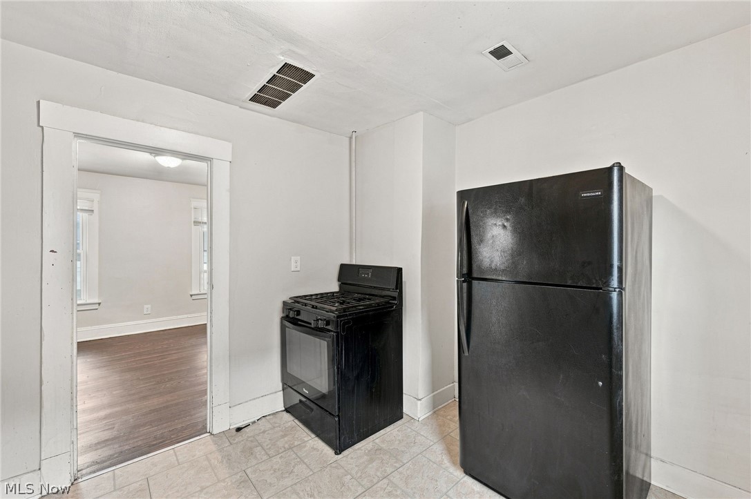 2056 W 101st Street Cleveland OH 44102