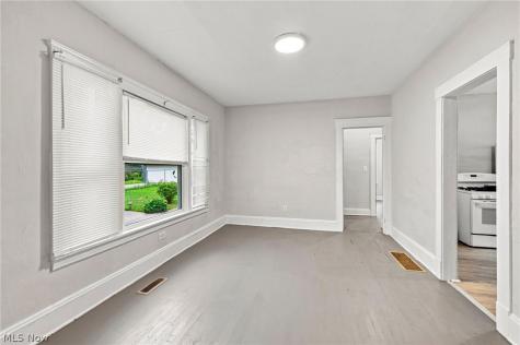 2056 W 101st Street Cleveland OH 44102