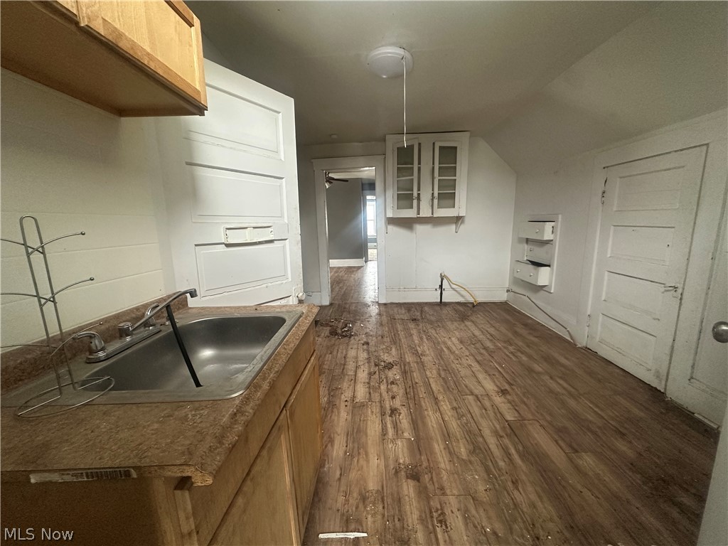 6404 Carl Avenue Cleveland OH 44103