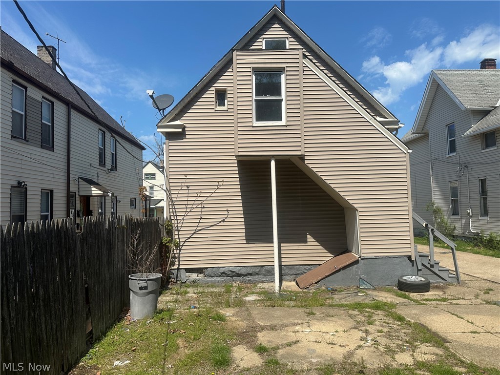 6404 Carl Avenue Cleveland OH 44103