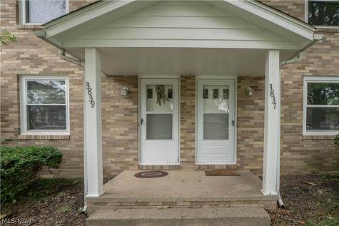 3837-3839 Beech Hill Road NW North Canton OH 44720