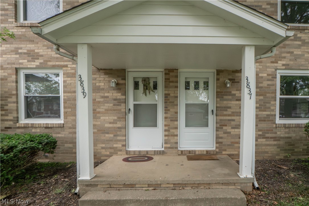3837-3839 Beech Hill Road NW North Canton OH 44720